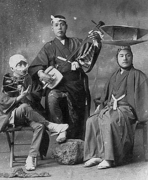 岡部長次郎氏(左)吉太郎氏(中央)